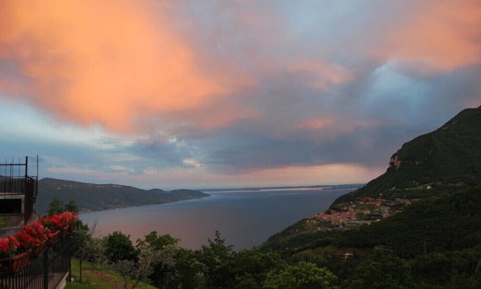 Gardola Villa | Whng. Belvedere en posición panorámica absoluta con una vista única del Lago de Garda