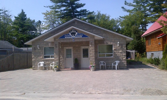 Wasaga Beach Casa | Whole Building Suites of Wasaga Beach 2