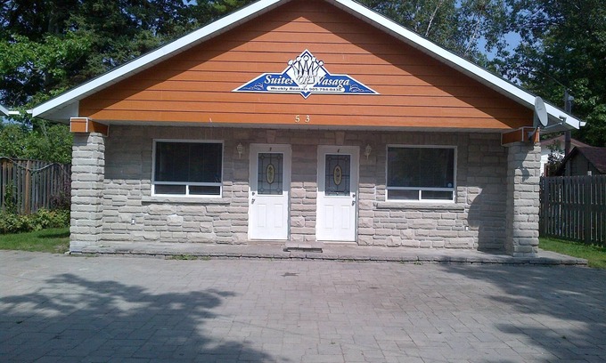 Wasaga Beach Casa | Whole Building Suites of Wasaga Beach 1
