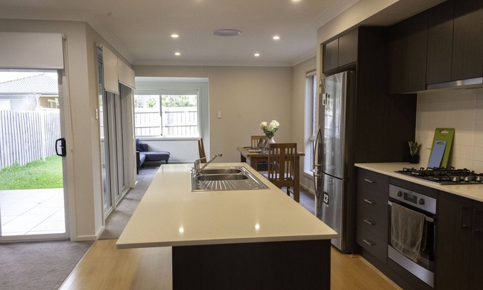 Marsden Park Casa | Whole holiday house for rent - Sydney