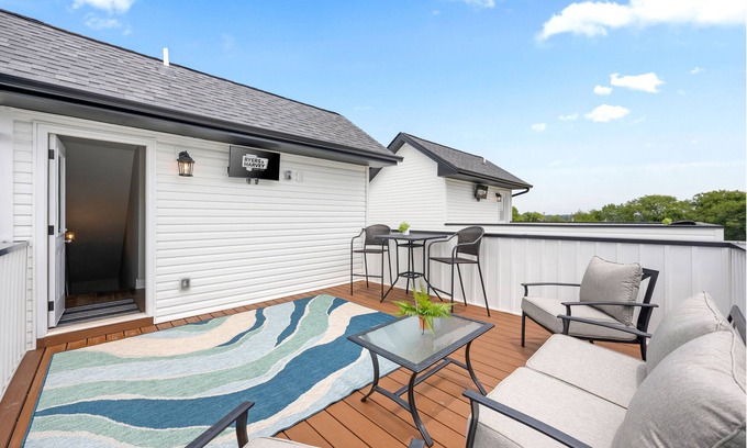 Clarksville Casa | Whole Home 1012 & 1014 Franklin