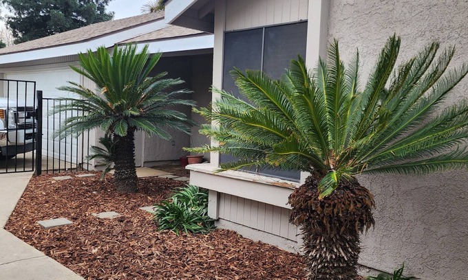 Visalia Casa | Whole Home- 3 Bedroom - 2 Bath- Quiet neighborhood with secure courtyard