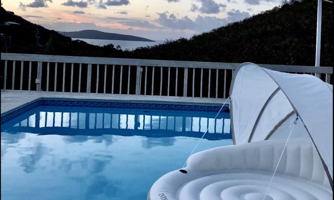 Grapetree Villa | Hidden Valley Villa 3 dormitorios y 3 baños. Vistas al mar y piscina privada, 2min a las playas.
