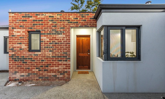 Bentley Casa | Whole House! | Deluxe Living | 3 Bedroom 2 Bathroom | Premium Kitchen&Living