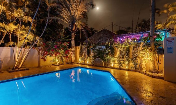 Boynton Beach Casa | Whole Luxury Pool & Spa with Amazing Features & Stunning Backyard