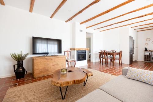 Torres Vedras Casa | WHome Countryside Charm Near Wedding Venue w/BBQ Patio