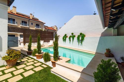 Paco De Arcos Apartamento | WHome Luxurious Oeiras Stay with Private Pool