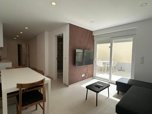 Alges Apartamento | Whome Peaceful Algés Family Home away from City Noise