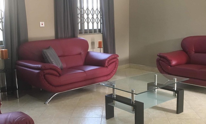 Mallam Casa | ¿Por qué compartir cuando puede tenerlo todo para usted mismo en esta casa hermosamente designada?