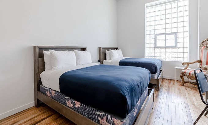 Wicker Park Condominio | Wicker Park Condo with Gorgeous Roof Deck by RedAwning