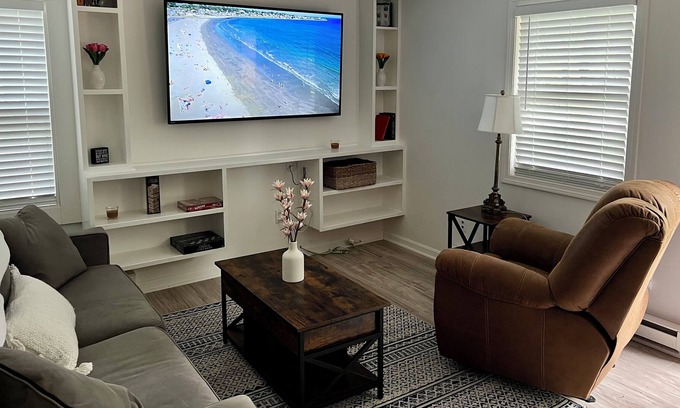 North Kingstown Casa | Wickford Summer Cottage