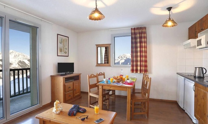 Germ Apartamento | Wifi, 50m de los comercios, fitness, piscina, sauna, balcón, parking, local para esquís, 55m²