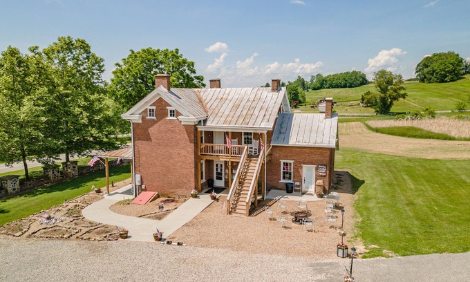 East Millsboro Otro | Wild Acres Farm, Fishery and Hunting Preserve - Lodge