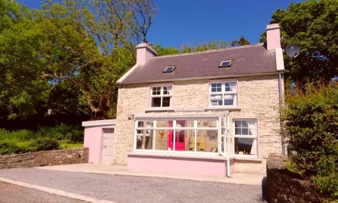 Doolin Cabaña | Wild Atlantic Way cottage, 10km from Cliffs of Moher, 5km from Lahinch.