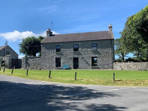 New Quay Casa | Wild Atlantic Way Historic House in the Burren 2 night min stay