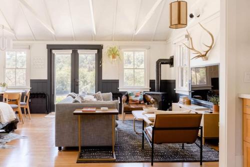 Arroyo Grande Casa | Wild Hair Studio-stylish Farm Stay W Ev Charger