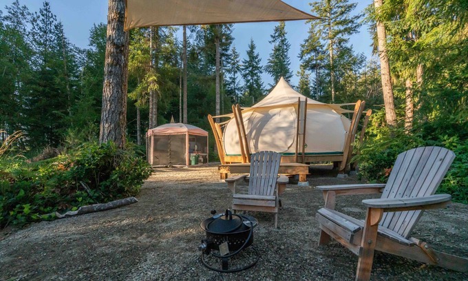 Black Creek Alquiler De RV | Dog friendly glamping!