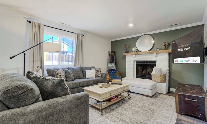 Cheyenne Meadows Casa | Wild Rose! Outdoor Retreat with BBQ & Fire Pit
