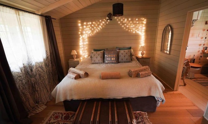 Abbess Roding Chalet De Esquí | Wild Rose retreat at Bloomsburys