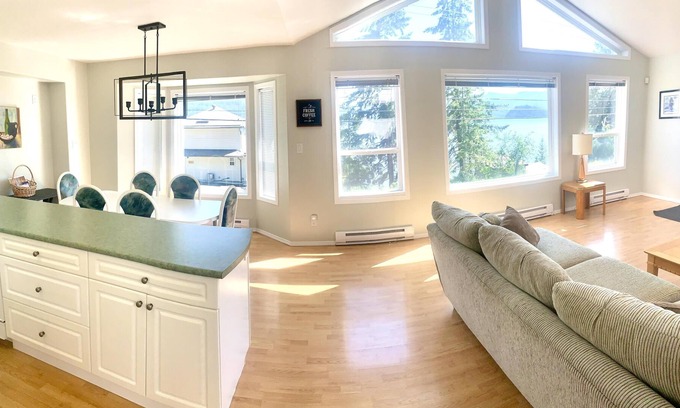 Celista Casa | "WILD SIDE" Duplex - Semi-Waterfront - Shuswap Lake