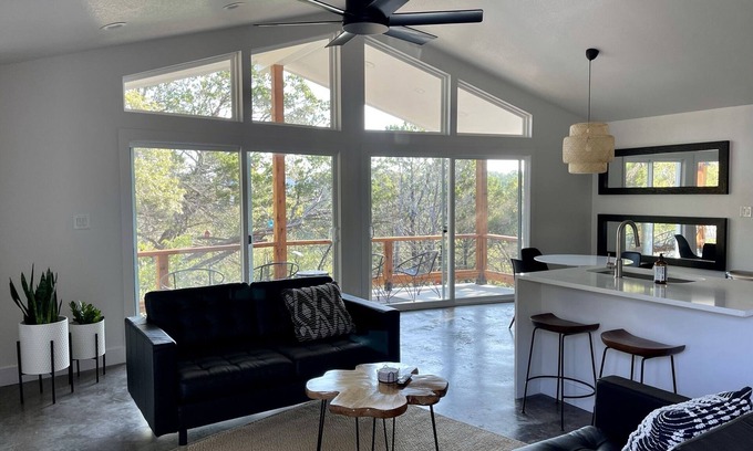 Wimberley Casa | Wildbird Modern Cabin