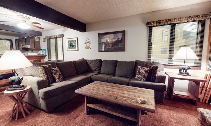 Mammoth Lakes Condominio | Wildflower 37 Cozy, Quaint, Walk to Shop and Restaurants by RedAwning