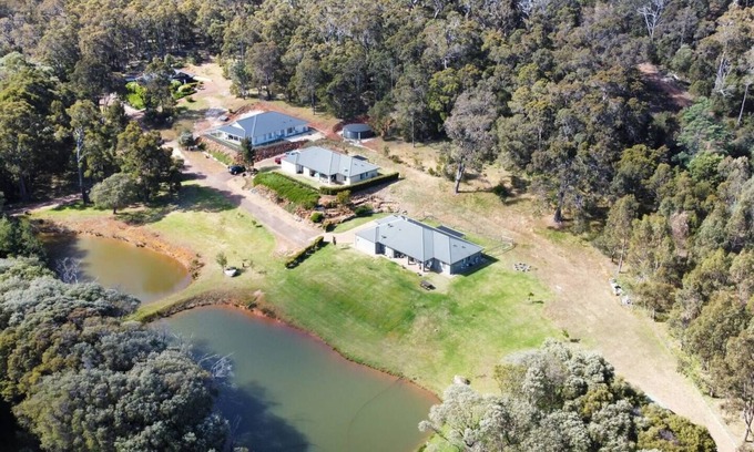 Yallingup Siding Casa | Wildgreen Villa Lakeside Hideaway in Winery Estate