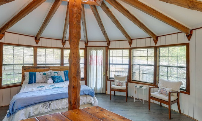 Wildwood Cabina | Wildwood Vacation Rental w/ Fire Pit Access!