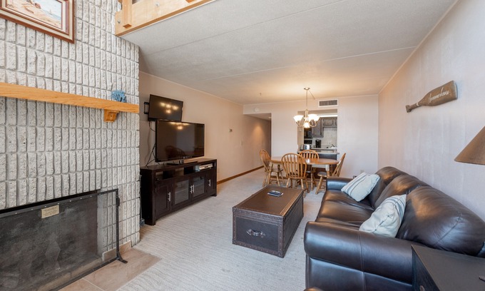Thayerville Condominio | Will O' The Wisp 303D: Lakefront 2 Bedroom Condo, Close to Indoor Pool & Hot Tub