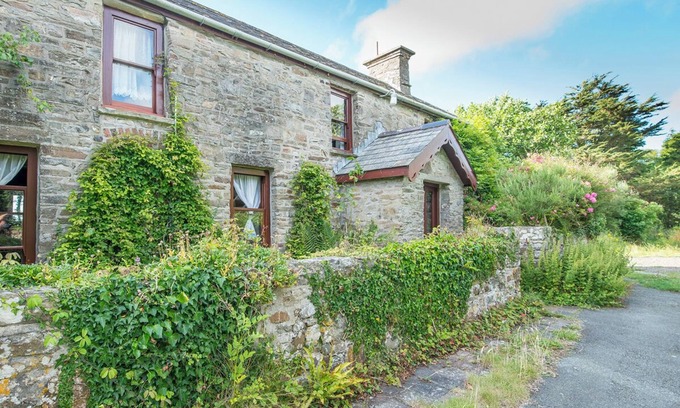 Haverfordwest Casa | Williamston Farmhouse, Holiday Property Nr Broad Haven, Sleeps 6, 4 bedrooms, bathrooms