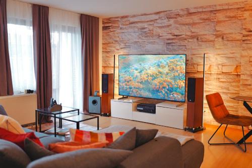 Herrenberg Apartamento | Willkommen im Taros Home - Deluxe Apartment, der Wohlfühl Oase mit Balkon, HiFi Music, Coffee, 3 Betten und Homeoffice Platz