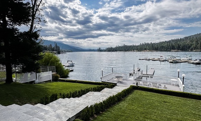 Bass Lake Casa | Willow Cove Retreat at Bass Lake, Near Yosemite National Park