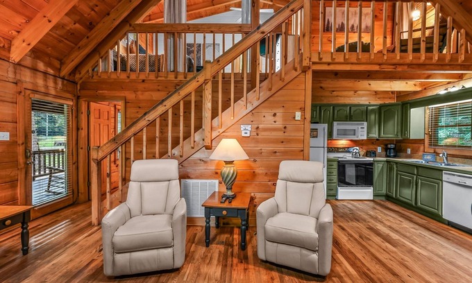 Townsend Cabina | Willow Creek 2 Bedroom Cabin by RedAwning