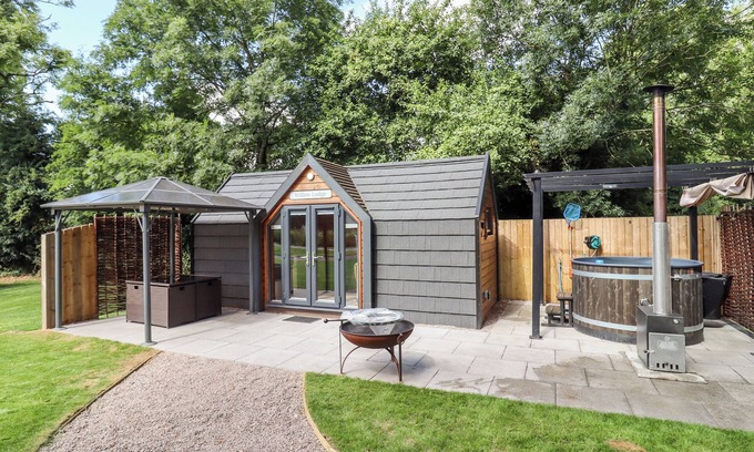 Thorpe Cabaña | Willow Lodge At Bridge Lake Farm & Fishery