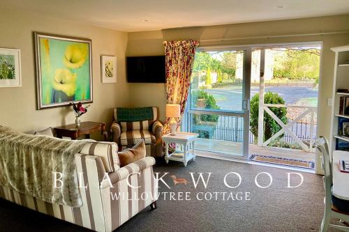 Lincoln Casa | Willow Tree Cottage