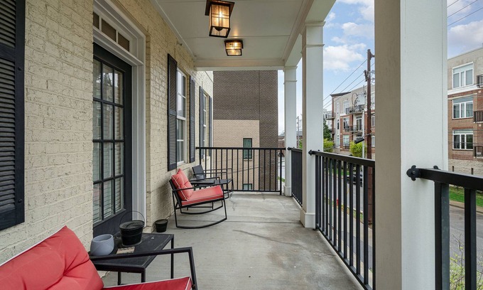 West End Cabaña | Willow-walk to Centennial Park-5 Mins to Broadway