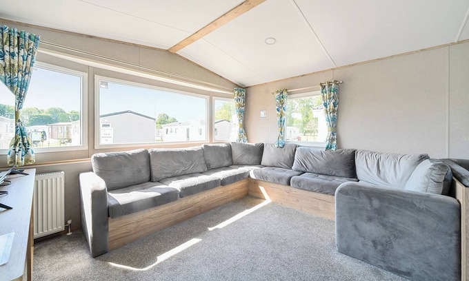 Great Houghton Cabaña | WILLOWBROOK HIDEAWAY - BILLING AQUADROME in Billing Aquadrome Holiday Park