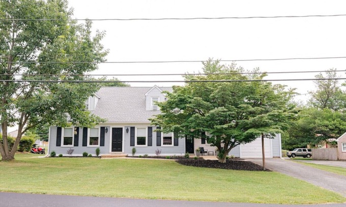 Witmer Casa | Willowdale Cottage * Hot Tub * Close to Attractions