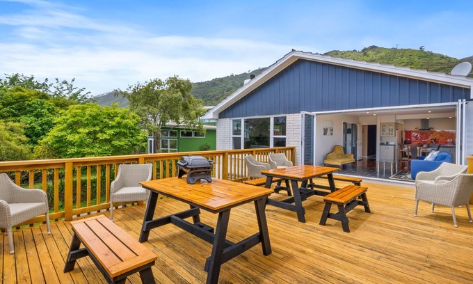 Waikanae Casa | Winara Winner - Waikanae Holiday Home