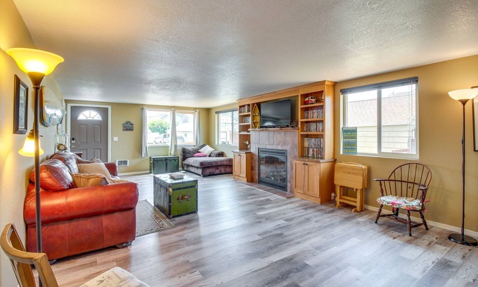 Winchester Bay Casa | Winchester Bay Vacation Rental Near Dunes & ATV!