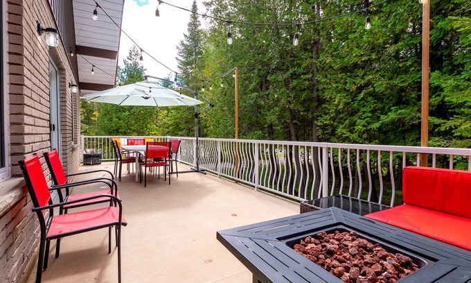 South Bruce Peninsula Cabaña | Wind Swept Pines Newly renovated, close to water 3 bedroom cottage
