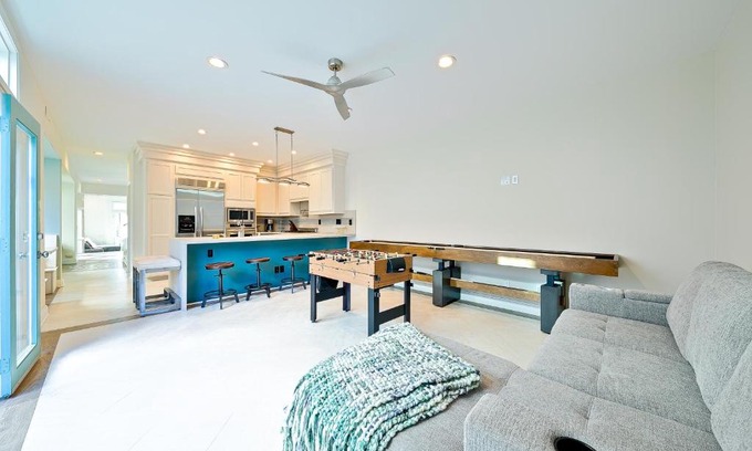 Beach Barber Tract Casa | Windansea Beach Luxury - Spa, AC, Walk2Beach, Garage & fast WiFi