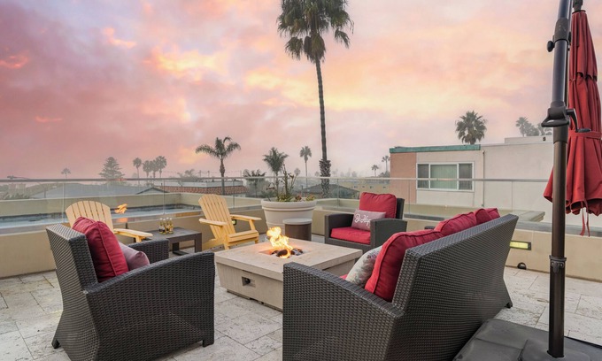 La Jolla Casa | Windansea by AvantStay | Private Rooftop Patio, 2 blocks to Beach & Town