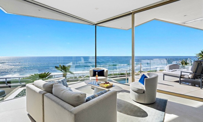 Beach Barber Tract Casa | Windansea Luxury Pool Rooftop Views