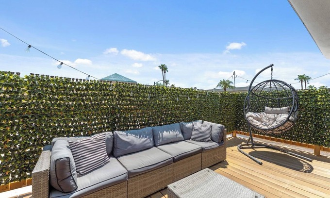 Brown and Stetson Business Condominio | Windfield Condo in the Entertainment District