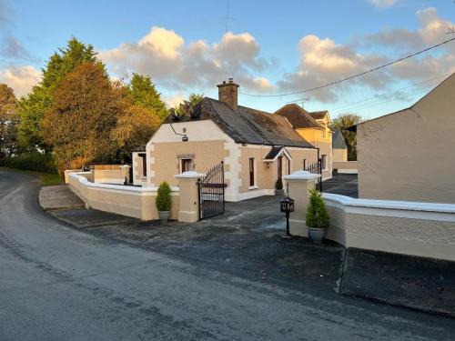 Gibbstown Casa | Windmill House, Clongill