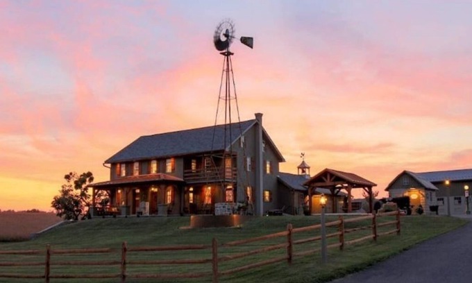 Elizabethtown Casa | Windmill Manor at Sunnyburn Farm