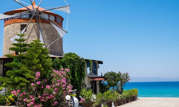Ialyssos Villa | Mythica Tower Mill Villa | Un molino de viento histórico en la isla de Rodas