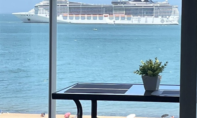 Punta del Este Apartamento | Window to the sea