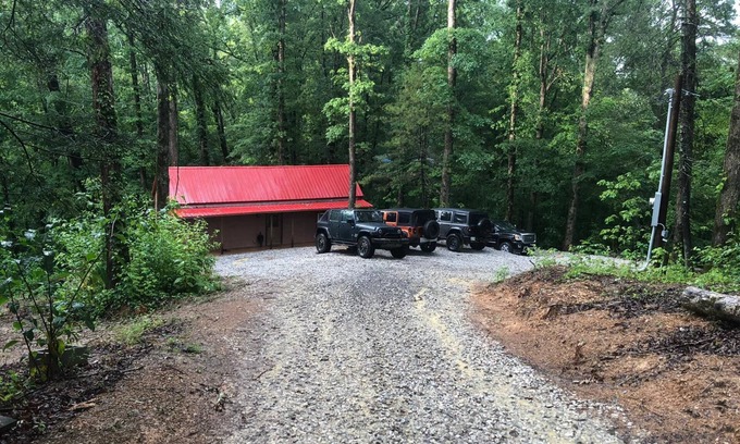 Clinton Cabina | WINDROCK CABIN THAT IS 5 MINUTES AWAY FROM GENERAL STORE AND TRAIL HEADS BEAUTY!
